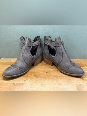 Volatile El Paso Cutout Booties Grey‎ Metallic Western Buckle Ankle Boots 9.5